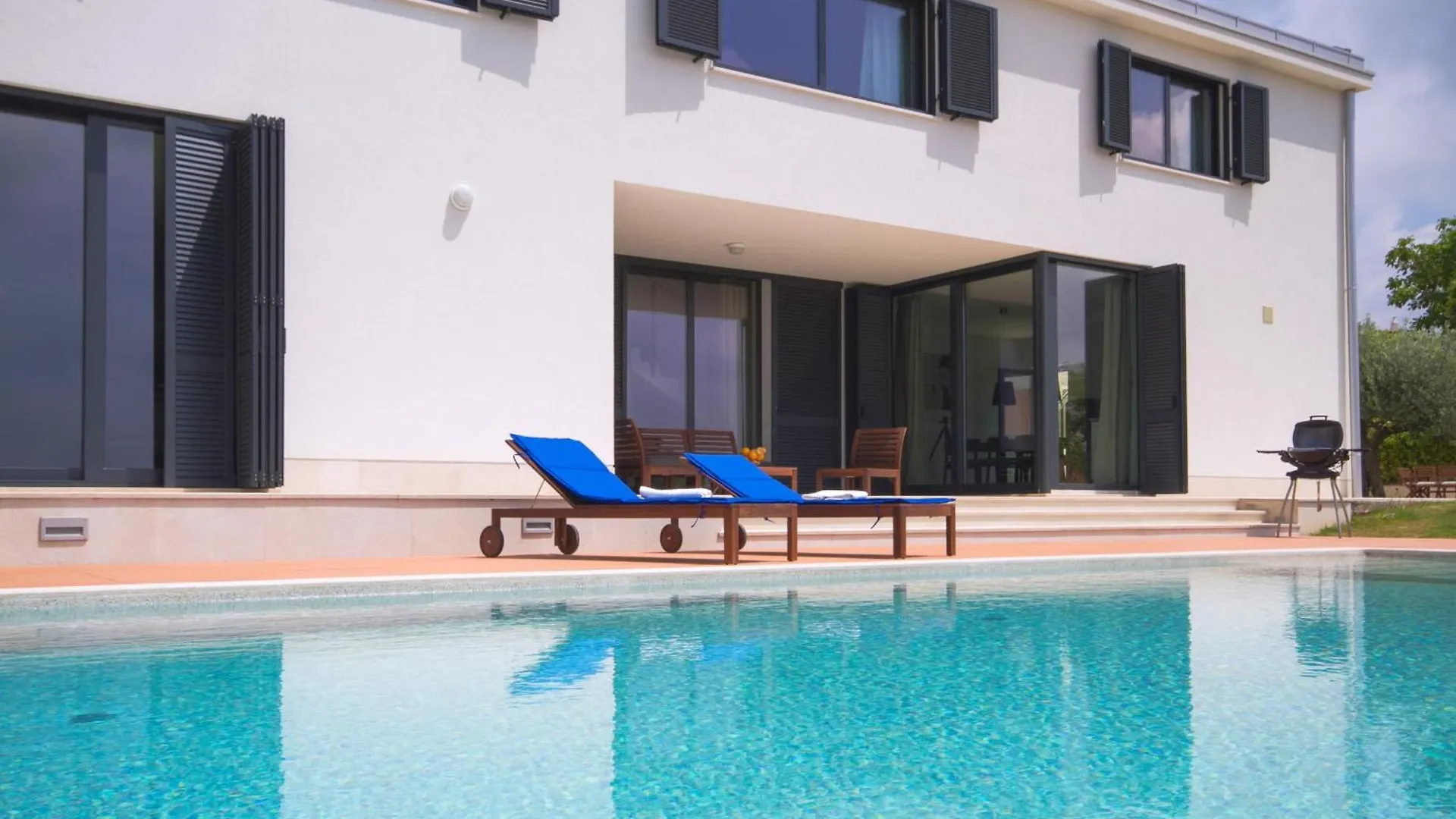 Modern Villa Anna With Outdoor Pool In Visnjan